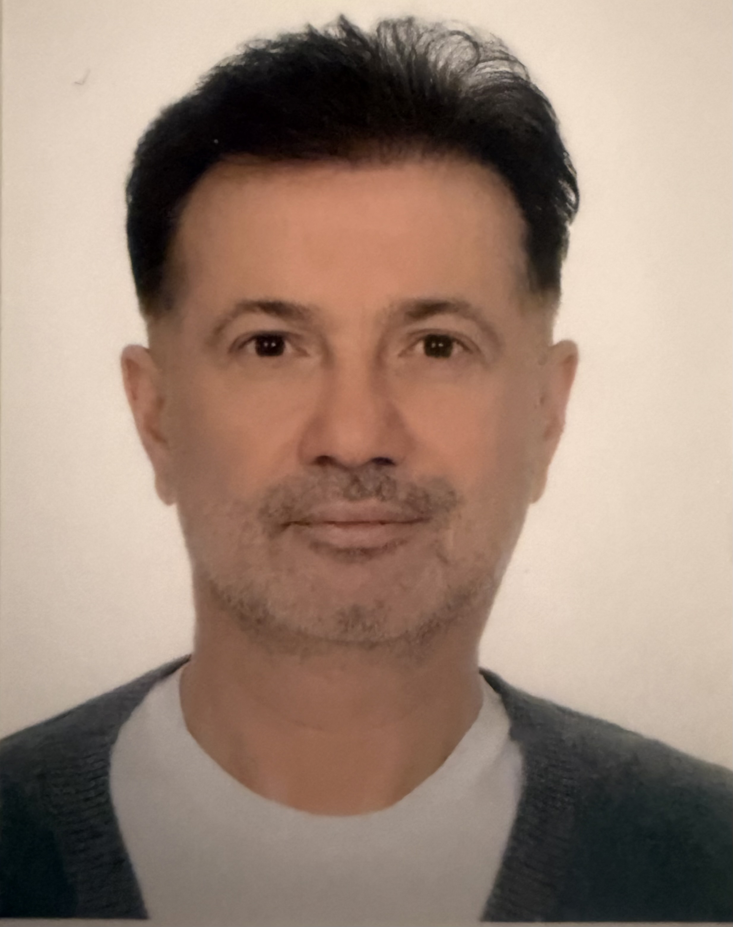 Dr. Umit Derundere portrait